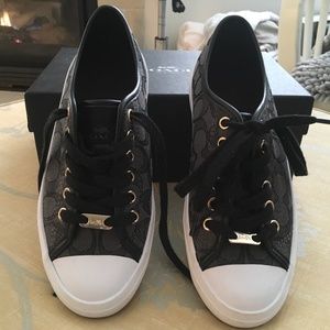 Coach women’s shoe sneakers 6M